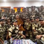 Shabana Azmi Instagram - #Javed Akhtar amidst the security personnel of CISF who came to see him off at Aurangabad airport