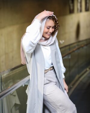 Shadi Mokhtari Instagram - •
بزرگداشت استاد «کیومرث پوراحمد» و اکران فیلم سینمایی «پرونده باز است».
•
📸:
@negarpourbahrii 
@soroushmn_ 
@ghazalpanahi_photography 
@raaha_hashemiy 
🙏🏻🤍🌸