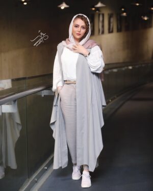 Shadi Mokhtari Instagram - •
بزرگداشت استاد «کیومرث پوراحمد» و اکران فیلم سینمایی «پرونده باز است».
•
📸:
@negarpourbahrii 
@soroushmn_ 
@ghazalpanahi_photography 
@raaha_hashemiy 
🙏🏻🤍🌸