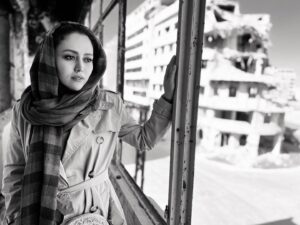 Shadi Mokhtari Instagram - •
سالی که گُذشت عجیب‌ترین سالِ زندگیم بود؛ زندگیم به قبل و بعد این سال تقسیم میشه…
حالا الان دور از همه چیزهایی که گُذشت، در عجیب‌ترین نقطه جهان، جمعه بود که دوباره مُتولد شدم، و حالا آرزو می‌کنم که دیگه
جُمعه‌ها خون جایِ  بارون نگیره…
که هیچ‌کس به رفتن فکر نکنه…
که جنگ نباشه…
بی‌رحمی نباشه…
که همه جا آباده آباده آباد باشه…
که حالِ همه خوب باشه…
چشمهامو باز می‌کنم و شمع امسالم رو فوت می‌کنم و با خودم می‌گم جهان عجب جایِ عجیبیه و من چقدر عاشقِ این اعجاب و اعجازشم…
دمِ تمامِ کسایی که کنارم بودن،هستن و به یادم بودن هم، گرم…
•
هجدهمِ فروردین🎂