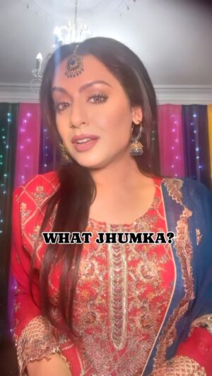 Shafina Shah Instagram - Mehndi night at my besties 3am, why not jump on late onto the What Jhumka? Trend. Better late than never 👀🤷🏻‍♀️ 😁.
Loving the desi vibe lately ❤️😍 fun times ❤️xxx My bestie is officially a MRS. MashaAllah ❤️❤️❤️xxx 
.
.
.
#shafinashah #whatjhumka #mehndinight #pakistanisuits #desigirl #shah #pathan #patel