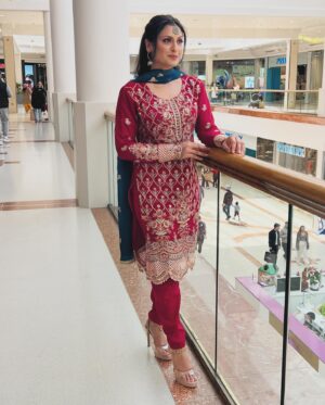 Shafina Shah Instagram - A beautiful woman delights the eye; a wise woman, the understanding; a pure one, the soul.💕
.
Merry Hill, it’s been a little while… 😏 somethings up… hmm.😜😉🤫…
.
.
#missmissions #shafinashah #shafinapatelshah #actress #model #speaker #motivationalwoman #singlelifestyle #animalmovieactress #wifenumber2 #motivationalwomen #beautyqueen #titleholder #desigirl #indian #gujrati #pathan #shah #patel #grace #elegance #merryhill #dudley #westmidlands #primark #katiyakarun
