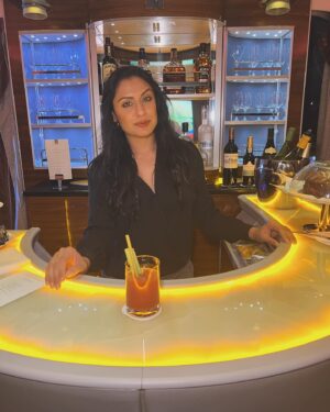 Shafina Shah Instagram - Editing because insta didn’t know this is a non alcoholic drink, is that reason for the risk of this post? #gotawarning 🤷🏻‍♀️

I couldn’t decide on which pic to post so here’s as many as I could ☺️. This was a fun experience at the Business Class Lounge upstairs on the ✈️ with the @emirates crew. Great conversations. ❤️🙏🏽 Thank you 🫶🏽🫶🏽🫶🏽😌

Truly grateful for the people we get to meet along our travels. Alhamdulillah for all the blessings. Trust me life wasn’t always this way and I know it won’t always be. I know it’s nothing if I compare this to someone else who’s “got it better”

There will always be struggle in life. They help us appreciate the good times even more so.
No one’s life is perfect, it’s about choosing to make the most of it all. 

I spent so much time stressing in the past, worried about all sorts.
I’ve learned to let go of that and just be. Be myself, and let life be. We can’t be everywhere, we just have to make choices and decisions and be good with the ones we make. 

It’s always helpful to get the guidance from your creator. Ask to be helped to make the better decision. 
Have a sense of direction and just go with it.
Get clearer on who you are. 

It will be bumpy ride, but it will also get better InshaAllah. 
A reminder let’s not compare where we are now to someone else who’s again “got it better”
Everyone has their timing. ❤️🙏🏽 

The secret is to never give up, always be grateful for where you are (because someone has it worse than you) we are all blessed some way and always have faith, hope Alhamdulillah for everything 🙏🏽❤️x

I know, this was just a post about the virgin Bloody Mary 🍸 …
And then my thoughts came out 🙏🏽 it happens, it’s part of me and I love this part when I get to speak how I am truly feeling in that moment and not having to try to be anything else except me. 
.
.
If you got this far, thank you for reading.  Sending love and positive vibes 🫶🏽🫰🏽
.
.
.
#shafinashah #shafinapatelshah #missmissions #beyourself #emirates #businessclasslounge #businessclassflyer #businessclass #virginmary #bloodymary #tomatojuice🍅 #beautyqueen #dubai #cambodiatravel #motivationalspeaker #bereal #itsmyinstagram