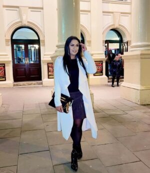 Shafina Shah Instagram - A lovely evening watching Noises Off at @royalnottingham 
❤️🎭🙏🏽
.
.
.
#shafinashah #shafinapatelshah #nottingham #pakistanimodel #bollywoodactress #indian #gujrati #pathan #shah #patel #boots #noisesoff #datenightoutfit