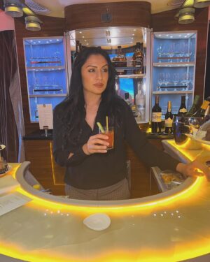 Shafina Shah Instagram - Editing because insta didn’t know this is a non alcoholic drink, is that reason for the risk of this post? #gotawarning 🤷🏻‍♀️

I couldn’t decide on which pic to post so here’s as many as I could ☺️. This was a fun experience at the Business Class Lounge upstairs on the ✈️ with the @emirates crew. Great conversations. ❤️🙏🏽 Thank you 🫶🏽🫶🏽🫶🏽😌

Truly grateful for the people we get to meet along our travels. Alhamdulillah for all the blessings. Trust me life wasn’t always this way and I know it won’t always be. I know it’s nothing if I compare this to someone else who’s “got it better”

There will always be struggle in life. They help us appreciate the good times even more so.
No one’s life is perfect, it’s about choosing to make the most of it all. 

I spent so much time stressing in the past, worried about all sorts.
I’ve learned to let go of that and just be. Be myself, and let life be. We can’t be everywhere, we just have to make choices and decisions and be good with the ones we make. 

It’s always helpful to get the guidance from your creator. Ask to be helped to make the better decision. 
Have a sense of direction and just go with it.
Get clearer on who you are. 

It will be bumpy ride, but it will also get better InshaAllah. 
A reminder let’s not compare where we are now to someone else who’s again “got it better”
Everyone has their timing. ❤️🙏🏽 

The secret is to never give up, always be grateful for where you are (because someone has it worse than you) we are all blessed some way and always have faith, hope Alhamdulillah for everything 🙏🏽❤️x

I know, this was just a post about the virgin Bloody Mary 🍸 …
And then my thoughts came out 🙏🏽 it happens, it’s part of me and I love this part when I get to speak how I am truly feeling in that moment and not having to try to be anything else except me. 
.
.
If you got this far, thank you for reading.  Sending love and positive vibes 🫶🏽🫰🏽
.
.
.
#shafinashah #shafinapatelshah #missmissions #beyourself #emirates #businessclasslounge #businessclassflyer #businessclass #virginmary #bloodymary #tomatojuice🍅 #beautyqueen #dubai #cambodiatravel #motivationalspeaker #bereal #itsmyinstagram