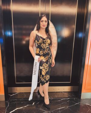 Shafina Shah Instagram - “I am the measure of my worth, and I say I am worthy.”
.
Remember you get to decide about you ❤️🫰🏽
.
@universalwomanofficial 
.
.
.
#universalwoman #universalwomanpageant #beautyqueen #misspakistan #shafinashah #shafinapatelshah #selfworth #iamworthy #missmissions #blackandgold #motivationalspeaker #motivationalquotes #motivationalwomen #righthererightnowincambodia #sohanoukville #cambodia #beautypageant #pageantgirl