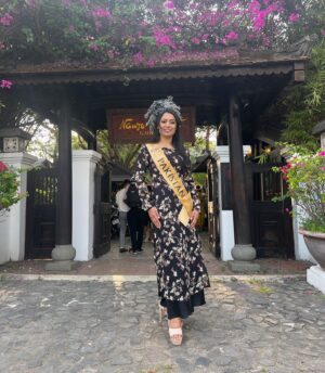 Shafina Shah Instagram - I really enjoyed our visit with @missglobalofficial to the beautiful @nguyenart.gallery 
Wearing designer wear by @chauloan89 

Thank you ❤️🙏🏽
.
.
.

#vietnam🇻🇳 #vietnamtravel #vietnamesegirl #vietnamesedress #missglobal #pakhtoon #shafinashah #misspakistan #shafinapatelshah #desigirl #vietnam #pageantwinner #titleholder #missglobal2023 #pakistanimodel #indianmodel #bollywoodactress #missglobalpakistan #gratitude #motivationalwomen #missmissions #pathan  #misscongeniality #animalactress #hochiminh