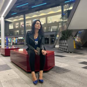 Shafina Shah Instagram - “The strongest actions for a woman is to love herself, be herself and shine amongst those who never believed she could.” —Unknown 💫
.
.

#shafinashah #shafinapatelshah #missmissions #watford #watfordpalacetheatre #blueheels #pakistani #indian #pathan #shah #patel #gujrati #bollywoodactress #ootd #fashion #swag #ukactress #asianartist #selflove #selflovejourney