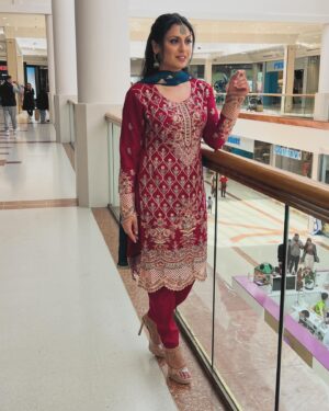 Shafina Shah Instagram - A beautiful woman delights the eye; a wise woman, the understanding; a pure one, the soul.💕
.
Merry Hill, it’s been a little while… 😏 somethings up… hmm.😜😉🤫…
.
.
#missmissions #shafinashah #shafinapatelshah #actress #model #speaker #motivationalwoman #singlelifestyle #animalmovieactress #wifenumber2 #motivationalwomen #beautyqueen #titleholder #desigirl #indian #gujrati #pathan #shah #patel #grace #elegance #merryhill #dudley #westmidlands #primark #katiyakarun
