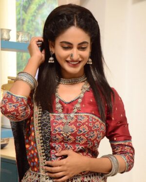 Shaily Priya Instagram - शर्म-ओ-लिहाज़ 🦋

MUA- @shekhar_g28 
Hair - @vaishalichavan208

#Shraddha #kismatkilakirose