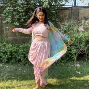 Shaily Priya Instagram - Purple love 💜

Wearing - @ragavijaipur 

#ootd #collaboration #outfits #shailypriya #purple