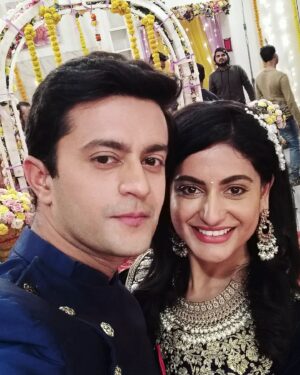 Shaily Priya Instagram - Logon ki demand thi to daalna to tha hi @shailypriya 💙