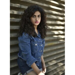 Shaily Priya Instagram - Making mistakes > faking perfection

#saturdaymorning #bigeyes #bighair #biglips 
#aceofbase