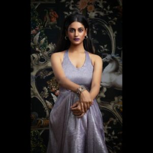 Shaily Priya Instagram - Coffee eyes Lilac lips
Sienna skin Caramel dips

📸@navin.portraits 

#monday #potd #poerty #couplets 
#shailypriya #photoshoot #shailypriyapandey