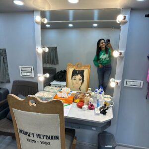Shaily Priya Instagram - 7ams and puffy face
#sleepdeprived #makeupchair✌️