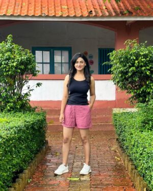 Shaily Priya Instagram - 🍃🌧️ 
Bottom wear by @skytickoriginals 

#monsoon #collaborations #pants #bottomwears