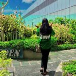 Shakeela Instagram - Singapore airport sunflower garden with my family. ❤️❤️❤️😘😘😍🥰