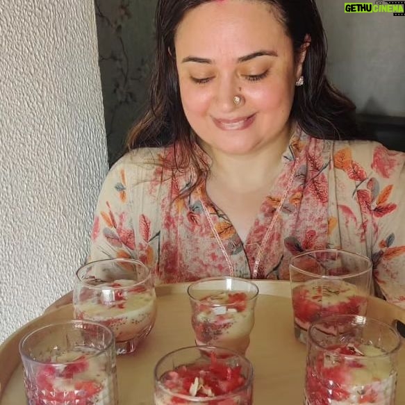 Shalini Kapoor Instagram - SUMMER COOLERS ANYONE?😛😛😛 LOVED CREATING THIS FOR MY FAMILY...ITS SO HYDRATING AND SO FILLING....👨‍👩‍👦‍👦👨‍👩‍👧‍👧 INGREDIENTS SOAKED CHIA SEEEDS ROSE SYRUP 🌹 WATERMELON CHUNKS🍉 MANGO CHUNKS 🥭 CHERRYS 🍒 ALMONDS 🌰 METHOD * START LAYERING SOAKED CHIA SEEDS FOLLOWED BY ROSE SYRUP.ADD SOME WATERMELON CHUNKS FOLLOWED BY MANGO SHAKE .ADD MANGO CHUNKS AND CHERRY CHUNKS AND TOP UP WITH SLICED ALMONDS ... DO TRY AND ENJOYYY...
