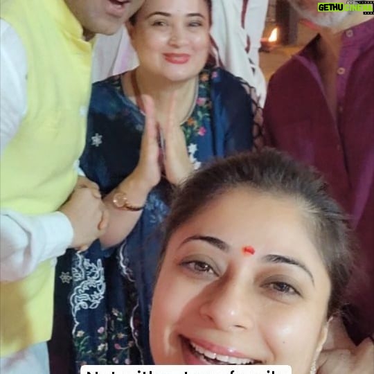 Shalini Kapoor Instagram - Extremely lucky to be a part of this early morning Shiv poojan with family...The experience was so satisfying and exhilarating that it cannot be expressed in words. May Baba bhola bhandari bless all of you too... OM NAMAH SHIVAY