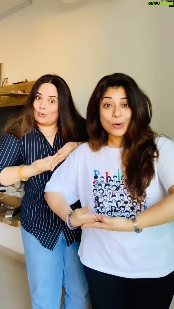 Shalini Kapoor Instagram - Kaise lage hamare bachhe 😂😂😂😂🤣🤣🤣😂😅😂🤣😂🤣😂🤣😂🤣🤣🤣🤣🤣🤣🤣🤣🤣😂🤣😂😂🤣 . . We fell laughing doing this 😂🤣😂🤣😂🤣😂🤣😂🤣😂😂😂🤣🤣🤣🤣🤣🤣😂😂😂😂🤣🤣🤣 . . . . #comedy #reels #funnymemes #funnyvideos #funnyshit #reelsinstagram #sofunny #sisters #family #familygoals #laugh #husbandwife