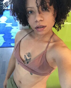 Shalita Grant Instagram - Bed head... in Barcelona.
.
.
During my social media hiatus I traveled to Barcelona, Spain and got my entire 👏🏾 life👏🏾
.
.
I took this when I woke up (in the sexiest hotel: Room Mate Carla) and realized I ate pasta and bread two nights in a row and still looked like this 👀 In America, after pasta I always look 4 months pregnant for at least 24 hours 🙇🏽‍♀️🤣 And that @fournaturalshair was keeping me curl carefree (5 day old #washandgo ) 💁🏽‍♀️ .
.
Anyway, I’m missing that city... what are some of your favorite cities? Domestic and international ✨