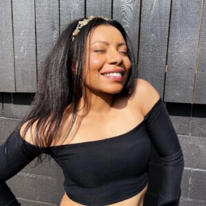 Shalita Grant Instagram - 2021: Bring it 💋
.
#searchpartymax #younetflix #topshopstyle #topshopheadband #naturalhairgoals #longtype4hair #homesilkpress #shalitagrant #gayactors #gaygirls🌈 #firstphoto #2021goals