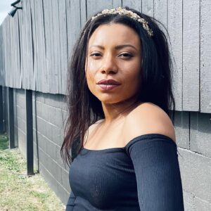 Shalita Grant Instagram - 2021: Bring it 💋
.
#searchpartymax #younetflix #topshopstyle #topshopheadband #naturalhairgoals #longtype4hair #homesilkpress #shalitagrant #gayactors #gaygirls🌈 #firstphoto #2021goals