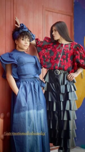 Shalita Grant Instagram - 💄💄💄

Late to post but we celebrate everyday 💋

@jagatt #wce 😍🥰
…..
Fashions @luremoficial // @lululemon 
Hair @fournaturalshair (can you believe it’s almost a year since my #bigchop ?!)
Photo credit: @lolygalina_photography 

….
#lesbianvisibilityweek #twohotfemmes #lesbianpride #lesbiansofinstgram