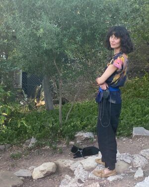 Shalom Harlow Instagram - 🐈‍⬛🐈‍⬛MALLOW🐈‍⬛🐈‍⬛ 🖤🖤meet my new mister 🖤🖤 he came to me during the eclipse last weekend 🖤🖤black cat magic 🐈‍⬛🐈‍⬛thank you @electricsadieland for a match made in heaven