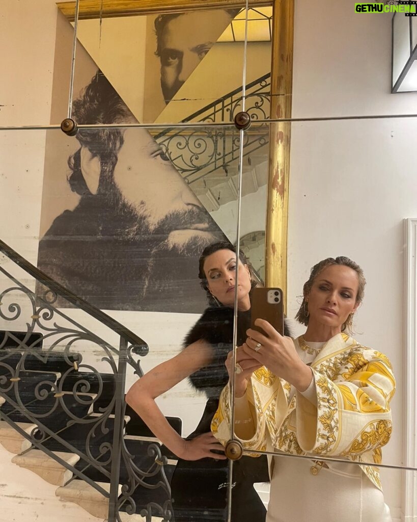 Shalom Harlow Instagram - Happiest Birthday my sweet solid sister @ambervalletta Through sick and sin I love my my monkey twin. You’re my favorite play mate and my always soul mate. I’m yours forever 🫶🏻❤️🫶🏻