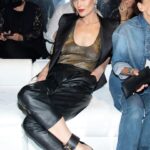 Shalom Harlow Instagram - 🖤🖤🖤 TOM FORD🖤🖤🖤 Thank you @tomford for the front row viewing of your sexy new collection. I especially loved all the gorgeous sequined goddess gowns and the sexy lace lingerie all styled so beautifully by @carineroitfeld And thank you to my “pretty committee” for turning me out for the final night of NYFW @jameskaliardos @seijinyc and especially @elizabethsulcer LOVE the Tom Ford eau de parfum Ebene Fume so much too #nwfw #tomford