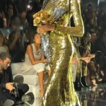 Shalom Harlow Instagram - 🖤🖤🖤 TOM FORD🖤🖤🖤 Thank you @tomford for the front row viewing of your sexy new collection. I especially loved all the gorgeous sequined goddess gowns and the sexy lace lingerie all styled so beautifully by @carineroitfeld And thank you to my “pretty committee” for turning me out for the final night of NYFW @jameskaliardos @seijinyc and especially @elizabethsulcer LOVE the Tom Ford eau de parfum Ebene Fume so much too #nwfw #tomford