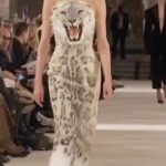 Shalom Harlow Instagram - 😽Couture Catwalk 2023 becomes literal with @danielroseberry @schiaparelli 😽 My wild side set free …