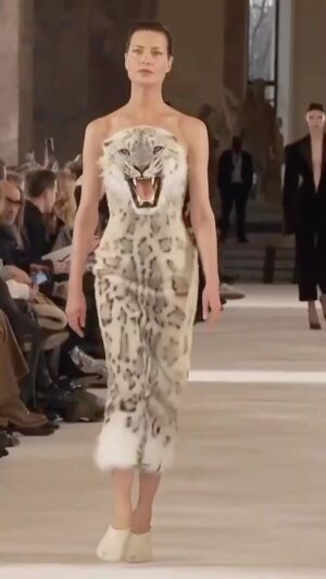 Shalom Harlow Instagram - 😽Couture Catwalk 2023 becomes literal with @danielroseberry @schiaparelli 😽  My wild side set free …