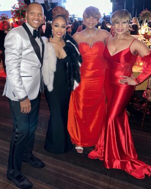 Shamari DeVoe Instagram - Empowering education at the Mayors Ball and supporting the @UNCF with a $10,000 contribution on behalf of our family. Giving back never looked so good! 📚✨ #UNCFMayorsBallATL23 #EducationForAll #UnitedNegroCollegeFund #DeVoeted