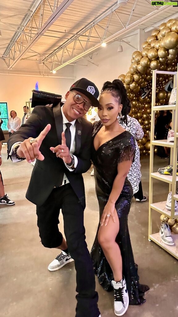 Shamari DeVoe Instagram - A time was had celebrating @RealJohnGray’s 50th birthday with @BigRonDeVoe! @IamAventerGray you did an amazing job! • #MyFirstSneakerBall 👟