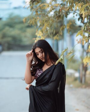 Shamni Mahe Instagram - Only love today. 🤍

Photographer: @_kishore_bk_ 
Makeup : @radiancebridalstudio
Costume : @tiara_thefashionstudio
