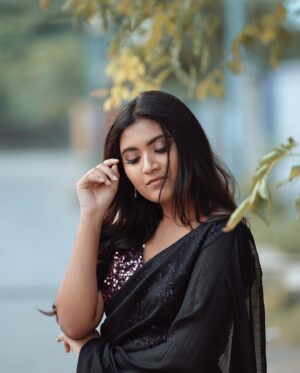 Shamni Mahe Instagram - Only love today. 🤍

Photographer: @_kishore_bk_ 
Makeup : @radiancebridalstudio
Costume : @tiara_thefashionstudio