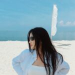 Shanice Margaretha Lie Instagram - feeling the breeze feeling the sunshine beach is my fav place to be, love to feel the warm sand on my toes, smell of the salty sea, the breeze & everything🌞🍃🌊💦 never want to leave the feeling haha🥹🫶🏻 - Ayo kita kepantai yuk 😭😭🫶🏻🫶🏻🌞🌞
