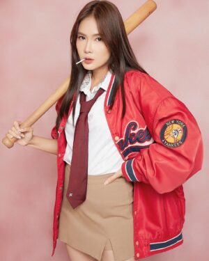 Shanice Margaretha Lie Instagram - good morning everybody⭐️🩷
missing out on all the fun of AI yearbook trend, so yeah! my (not) AI yearbook photos🤪❤️‍🔥