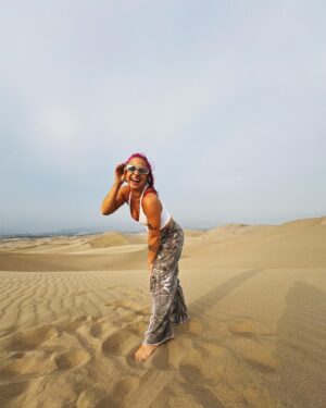 Shanie Blais Instagram - I haven’t experienced a magical moment like this one in a long time.  Creating memories with my friends, laughed so much, joy cried and just felt so grateful in this beautiful desert. Thank you universe for my precious life i get to live 😭❤️