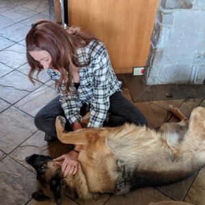 Shannon Elizabeth Instagram - Got to spend some time with lots of amazing rescues this weekend. It was animal heaven!! Thank you to everyone out there who recognizes the sentience & love of all animals. Thank you to all of you who have chosen to use your voice, platform & efforts to make this world a better place for animals. 🙏🏼 Truly, thank you. 

#animals
#beavoice
#beavoiceforthevoiceless 
#love