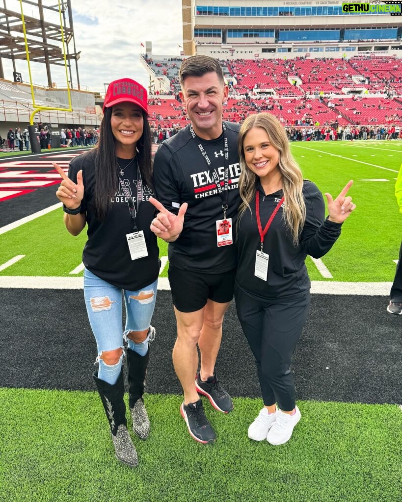 Shannon Woolsey Instagram - game day with my fav breakfast dates 💅🏻