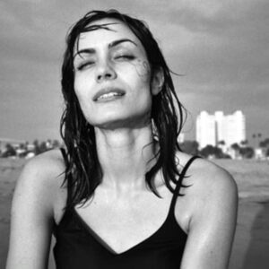 Shannyn Sossamon Instagram - Sweet thriving moment with @rjshaughnessy 📷 🌊
