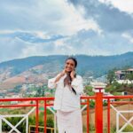 Shanti Priya Instagram – Set your mind free 🦋🌥️🌦️🌤️

shanthipriya shanthi priya actor dancer holiday emotion hill station nature free happy