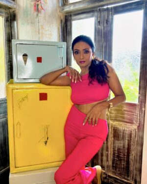Shanti Priya Instagram - “Summer bliss in a tiny package ☀️💕”

shanthipriya shanthi priya actor dancer 

Makeup by yours truly @shanthipriya333 
Hair by @amuthevar 
Stylist @instylewithaditi
Team @_allaboutdisha
Outfit @thenewbold.in
Jewellery @itahdnura

#trending #shanthipriya #marathi #90s #bollywood #actress #trendingreel #fyp #reelsvideo #explorepage #reelsvideo