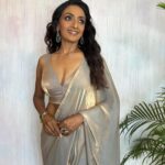 Shanti Priya Instagram - Twirling into the weekend in this gorgeous saree 🧿 Outfit:-@swtantraofficial Makeup & styled by yours truly @shanthipriya333 Hair by @amuthevar shanthipriya #saree #mumbai #instapost #trending #fyp #shanthipriya #ootd #event #post