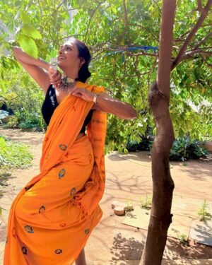 Shanti Priya Instagram - Can’t stop the feeling 💫💫💫

shanthipriya shanthi priya actor dancer 

Makeup by yours truly @shanthipriya333 
Hair by @amuthevar 
Stylist @instylewithaditi
Team @_allaboutdisha
Saree @forsarees
Jewellery @gewelsbymona @shanthipriya333 

#instapost #trending #fyp #shanthipriya #ootd #event #post