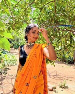 Shanti Priya Instagram - Can’t stop the feeling 💫💫💫

shanthipriya shanthi priya actor dancer 

Makeup by yours truly @shanthipriya333 
Hair by @amuthevar 
Stylist @instylewithaditi
Team @_allaboutdisha
Saree @forsarees
Jewellery @gewelsbymona @shanthipriya333 

#instapost #trending #fyp #shanthipriya #ootd #event #post