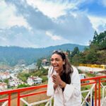 Shanti Priya Instagram – Set your mind free 🦋🌥️🌦️🌤️

shanthipriya shanthi priya actor dancer holiday emotion hill station nature free happy